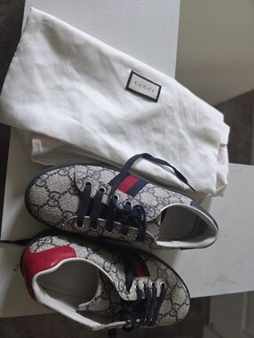 Gucci Unisex Shoes Size 29 (US 11.5- 12.5 little Kids) With Gucci Dustbag.